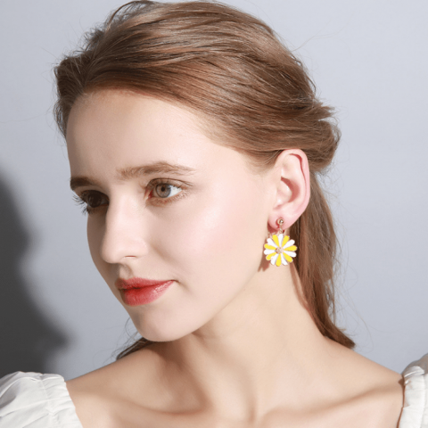 Daisy s925 silver needle earrings can be worn without pierced ears