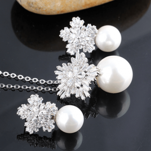 Noble and elegant snowflake pearl set earrings necklace