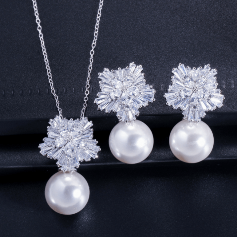 Noble and elegant snowflake pearl set earrings necklace