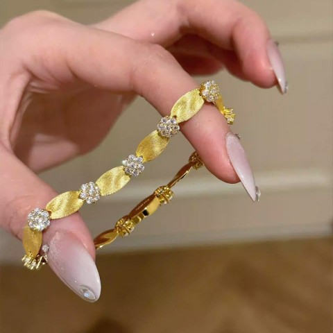 Brushed ribbon bracelet