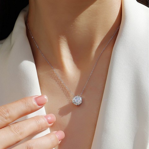 Six-Prong Brilliant Necklace