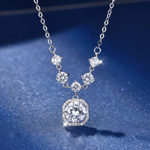 Zircon square diamond necklace