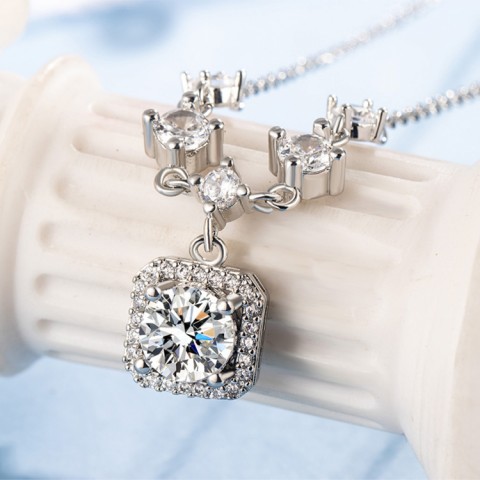 Zircon square diamond necklace