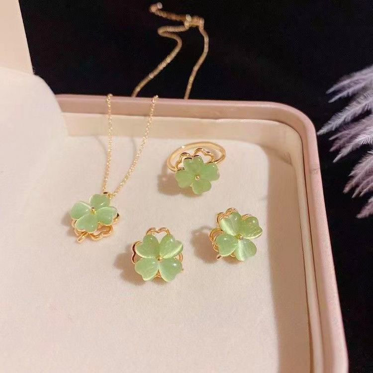 Four-leaf clover jewelry-Symbol of love and luck